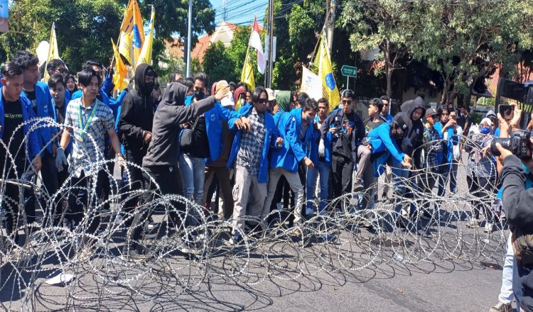 Sempat Ricuh, Puluhan Aktivis PMII Situbondo Demo Tuntut Polres Berantas Tambang Ilegal