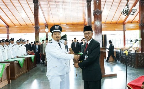 260 Kades di Banjarnegara Terima SK Perpanjangan Masa Jabatan Dua Tahun, Pj Bupati Berpesan Begini