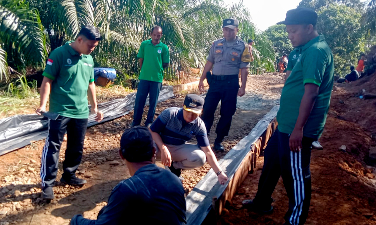 Permudah Mobilisasi Hasil Pertanian, Pemdes Pagaran Honas Bangun Jalan Usaha Tani