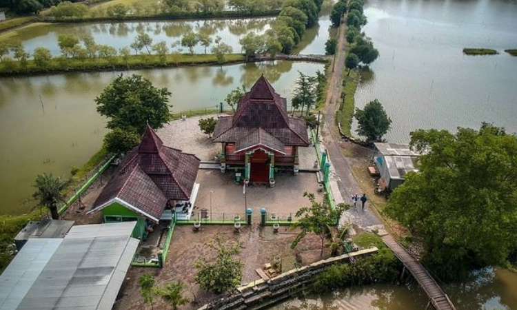 Menguak Pesona Makam Dewi Sekardadu di Lamongan, Destinasi Wisata Religius dan Alam yang Menyejukkan