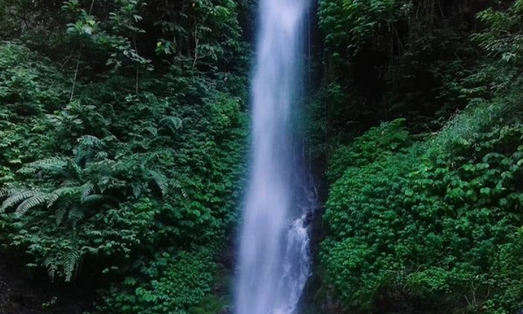 Menikmati Keindahan Alam di Air Terjun Grenjengan Mojokerto