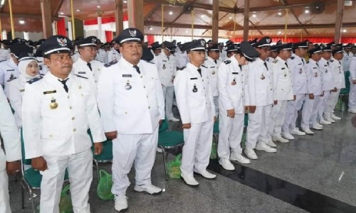 Ratusan Kades di Bangkalan Terima SK Perpanjangan Masa Jabatan
