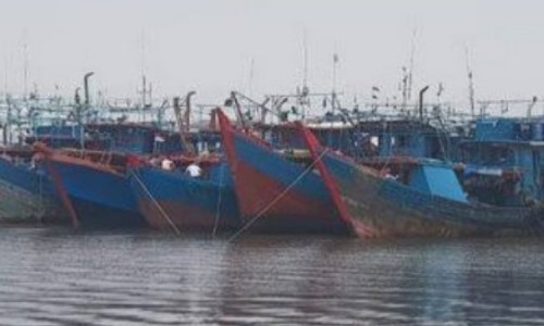 Kapal Pukat Trawl Bebas Beraktivitas di Perairan Pantai Barat, Kok Dibiarkan?