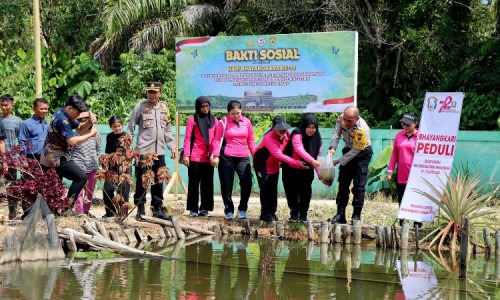 Dukung Ketahanan Pangan, Polres Tapteng Beri Bantuan Bibit Tanaman dan Ternak