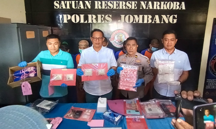 Polres Jombang Tangkap Sejoli Pembawa Sabu, Senilai Setengah Miliar ...