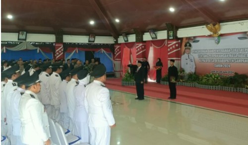 Puluhan Pj Kades di Sampang Terima SK Perpanjangan Masa Jabatan