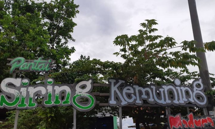 Menikmati Keindahan Pantai Siring Kemuning Bangkalan