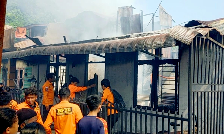 Akibat Korsleting Listrik, Lima Rumah di Sibuluan Tapteng Ludes Terbakar 