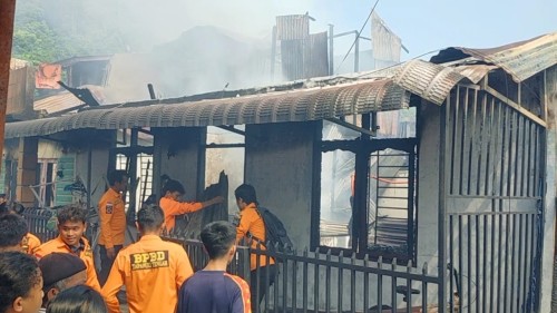 Akibat Korsleting Listrik, Lima Rumah di Sibuluan Tapteng Ludes Terbakar 