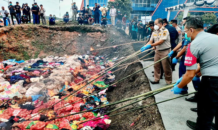 Bea Cukai Karimun Musnahkan Barang Sitaan Senilai Rp 4,2 Miliar