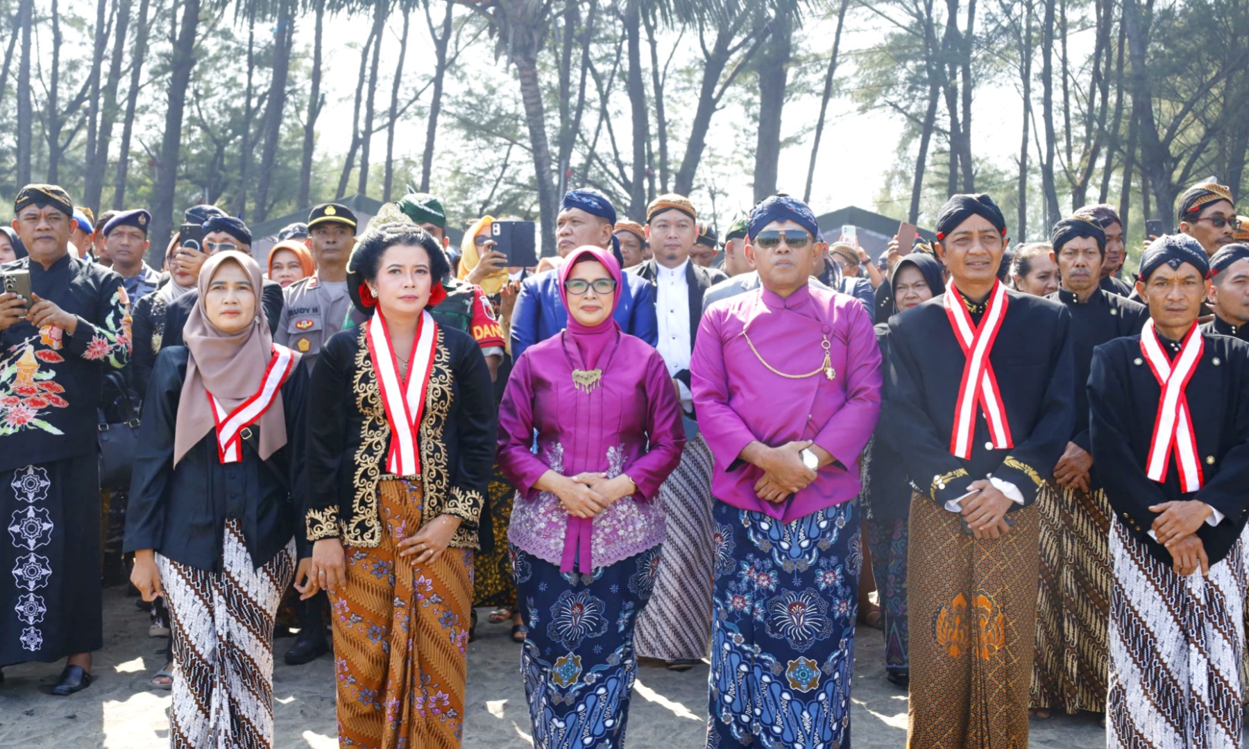 Melalui Larung Sesaji, Bupati Blitar Ajak Masyarakat Lestarikan Tradisi Budaya Lokal untuk Bangkitkan Ekonomi