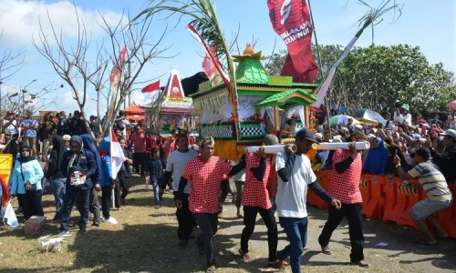 Gelar Sedekah Laut Sebagai Wujud Syukur Nelayan, HNSI Cilacap Larung Dua Jolen ke Laut