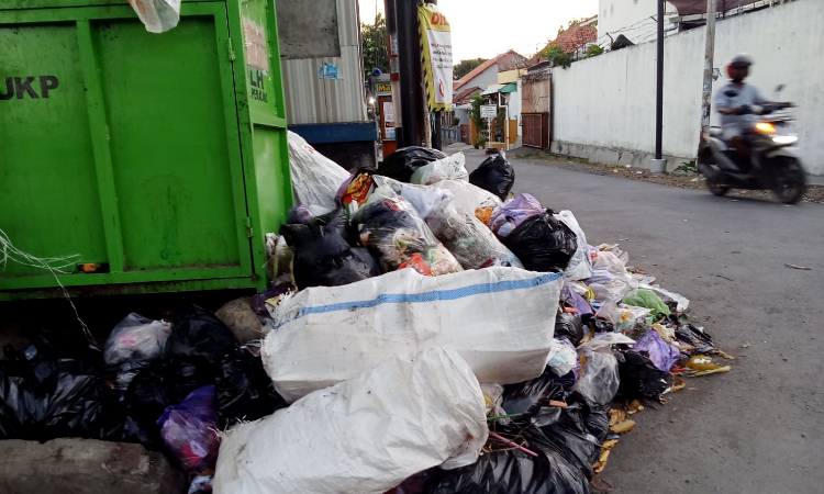 Tata Kelola Sampah Amburadul, Pedagang Makanan di Pemalang Terkena Imbas