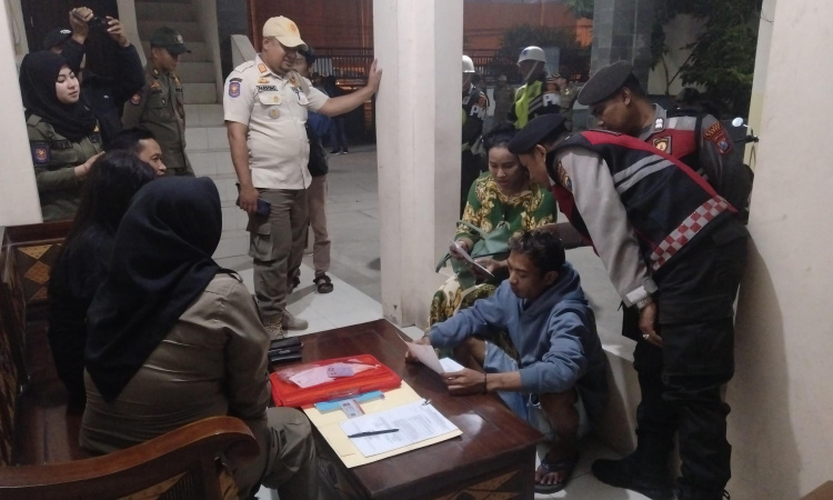 Berduaan di Kamar Kos, Dua Pasangan Bukan Suami Istri di Tuban Diciduk Satpol PP 