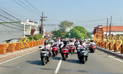 Sunmori Bersama Pecinta Honda Vario di Parade Vario160 di Mojokerto