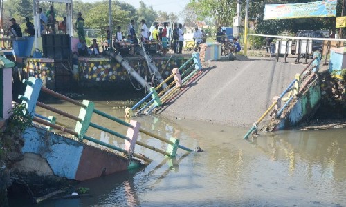 Plt Bupati Sidoarjo Perintahkan Pembangunan Titian Bailey untuk Atasi Jembatan Ambrol