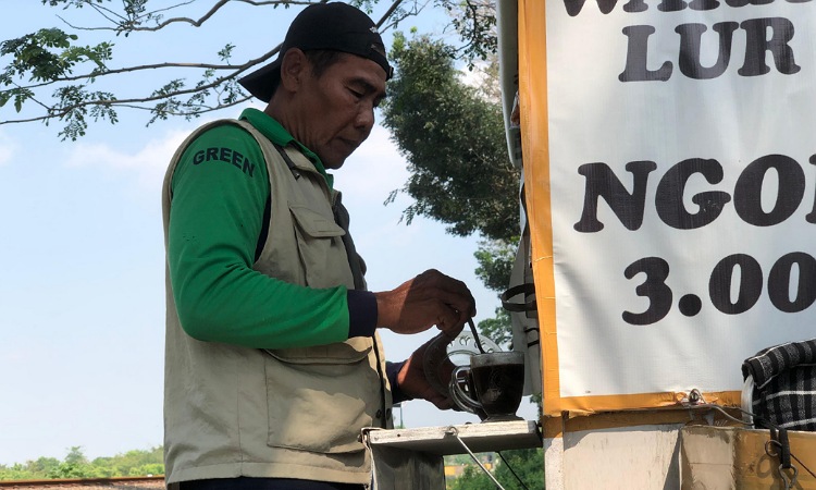 Kisah Mantan Atlet Tinju di Jombang yang Kini Banting Stir Jualan Kopi 