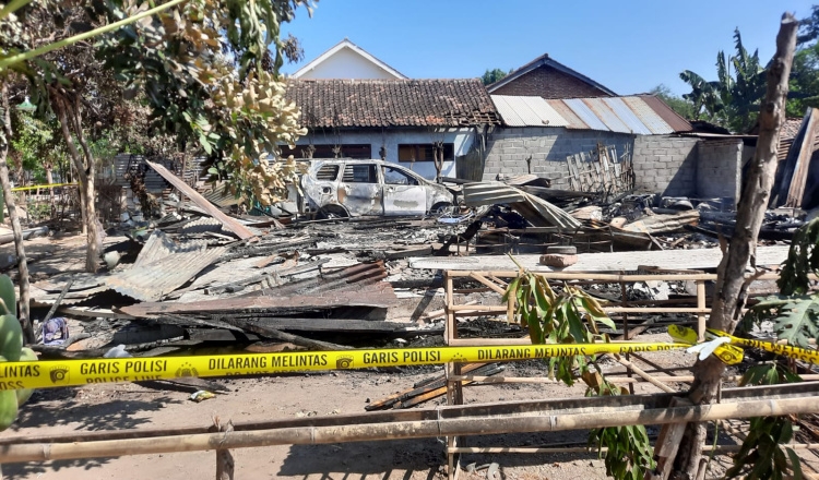 Cemburu Buta, Suami Bakar Rumah Istri dan Anaknya di Situbondo