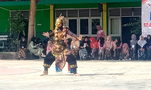Lestarikan Budaya, Tari Topeng Jatiduwur Dipentaskan di Matsama MAN 9 Jombang