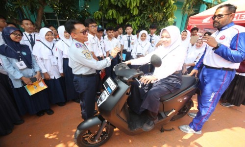 Sinergi Dengan Dishub, MPM Honda Jatim Kampanyekan Cari Aman untuk Pelajar di Moment MPLS
