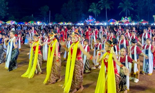 Ruwat Bumi di Desa Karangjati Berlangsung Meriah, Para Pejabat Kompak Turut Berjoget Tari Goyang Banjarnegara