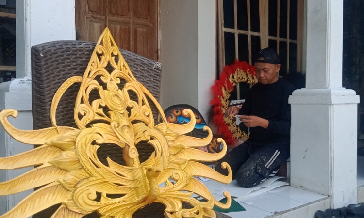 Ramai Pesanan Jelang Hari Kemerdekaan, Perajin Kostum Karnaval di Jombang Panen Cuan