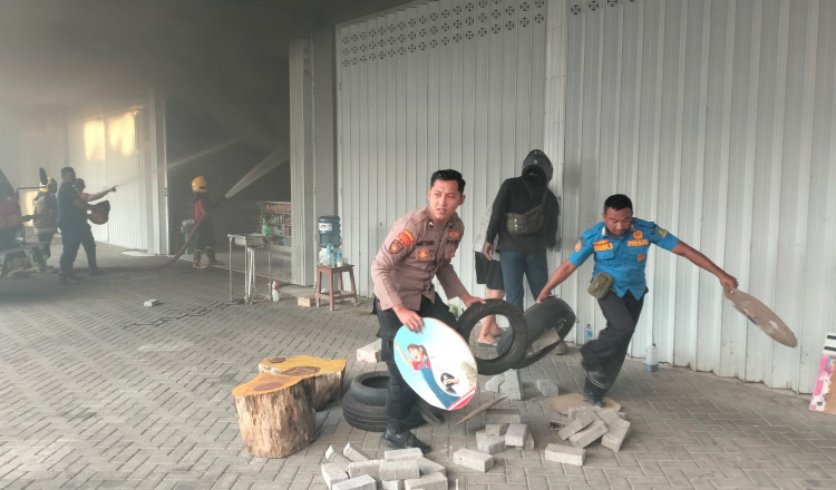 Toko Puger Sumenep Rugi Rp 500 Juta Akibat Kebakaran