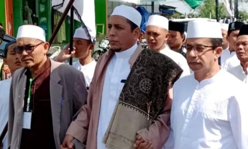 Politisi PKS Hadiri Haul Bawang, Ikut Tahlilan hingga Berada di Barisan Depan