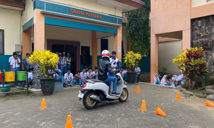 Jaga Emosi dan Tetap Cari Aman Berkendara saat Berangkat dan Pulang Sekolah