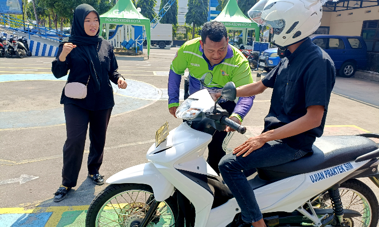 Polres Kediri Kota Beri Pendampingan Khusus Pelayanan SIM bagi Penyandang Disabilitas