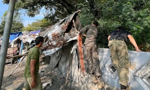 Deretan Bangunan Liar Tanpa Izin di Sekitar Terminal Bus Pemalang Dibongkar