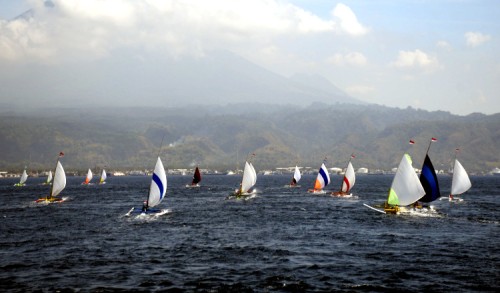 Lanal Banyuwangi Gelar Lomba Perahu Layar Tradisional untuk Lestarikan Budaya Pesisir