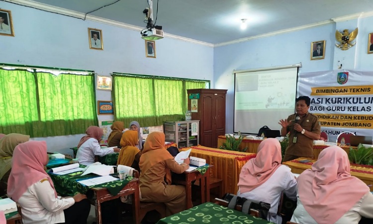 Guru Kelas 1 SD di Jombang Ikuti Bimtek Implementasi Kurikulum Merdeka