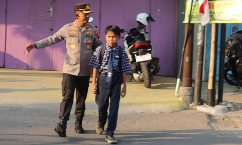 Seberangkan Siswa Berangkat Sekolah, Kapolres Pemalang Dapat Apresiasi dari Tokoh Masyarakat