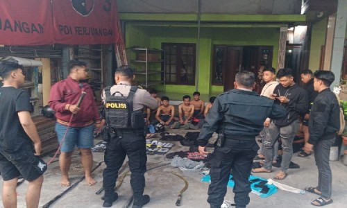 Polisi Tangkap 16 Anggota Gangster di Wonoayu Sidoarjo, Amankan Tujuh Sajam