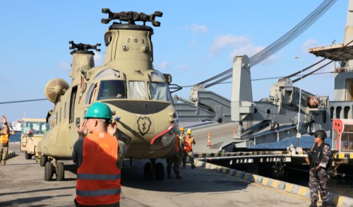 Kapal MV Cape Hudson Bawa Alutsista Militer AS Tiba di Banyuwangi