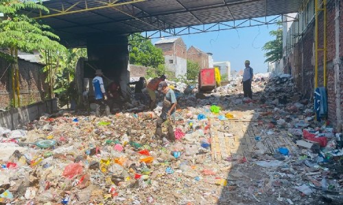 Berhasil Atasi Problem Sampah, Pak RW Tambak Sumur Dapat Apresiasi dari DLHK Sidoarjo 