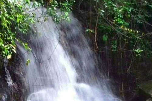 Melirik Keindahan Air Terjun Lanjung Bapayung, Pesona Alam yang Tak Terlupakan di Tapin