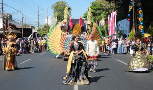 Ribuan Pelajar Banyuwangi Tunjukkan Keragaman Budaya Indonesia di Karnaval Kemerdekaan