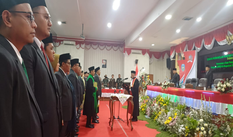 Ketua Pengadilan Negeri Situbondo Lantik 45 Anggota DPRD Hasil Pemilu 2024