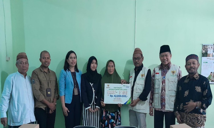 Marbot Masjid Pasuruan Terima Santunan BPJS Ketenagakerjaan Rp 42 Juta