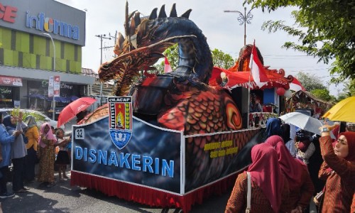 Karnaval Pembangunan Peringati HUT RI di Cilacap, Sedot Animo Ribuan Warga