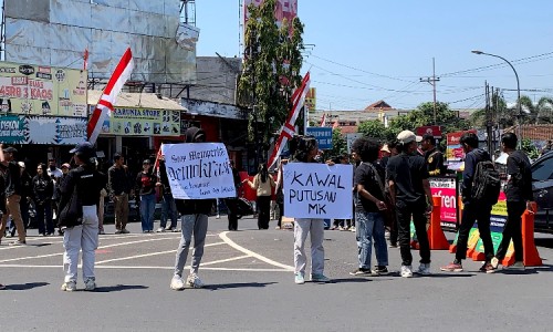 DPC GMNI Jember Gelar Aksi Depan Gedung DPRD, Kawal Putusan MK