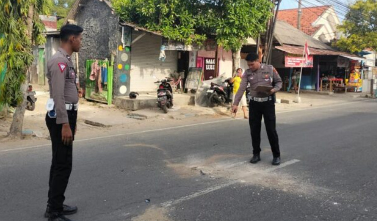 Tabrak Mobil Boks, Pelajar di Sampang Meninggal di Jalan