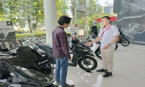 Berikan Kenyamanan Konsumen, MPM Honda Jatim Lengkapi Honda Front Line People dengan ID Card Resmi