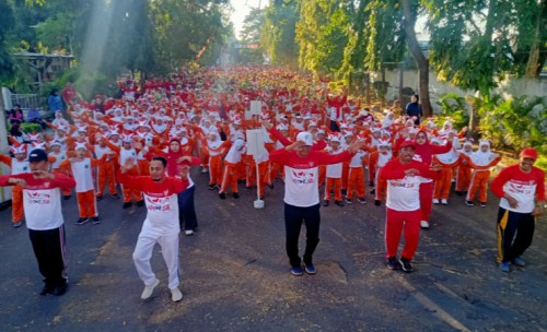 Senam Sehat Kemerdekaan MI Kahasri Probolinggo, Ribuan Siswa dan Wali Siswa Tumpah Ruah