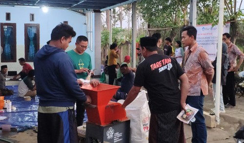 Poliwangi Dorong Kemandirian Petani Bangsring Lewat Teknologi Mineral Block dan Pupuk