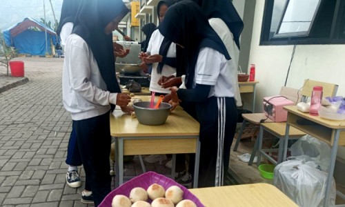 Gandeng PWI Banjarnegara, SMK Negeri Pagentan Gelar Pelatihan Pengolahan Bakpia Berbahan Buah Salak