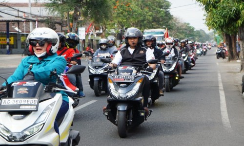 Aktivitas Seru Ratusan Bikers Honda PCX Jatim Sambut Hari Kemerdekaan