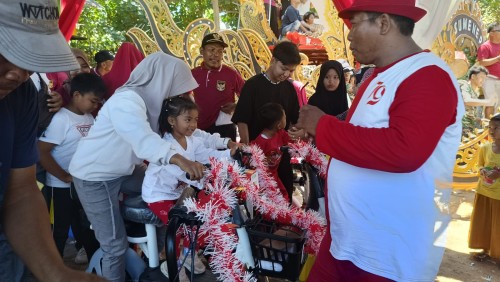 Mengintip Kisah Haru Bocah Penerima Motor Listrik di JJS Lobuk